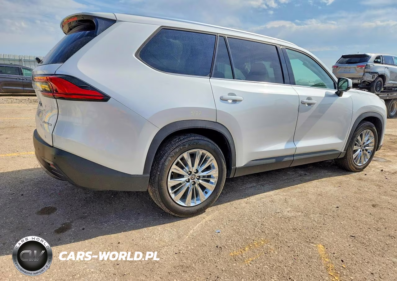2024 Toyota Grand Highlander Platinum VIN:5TDAAAB51RS042705 - 3