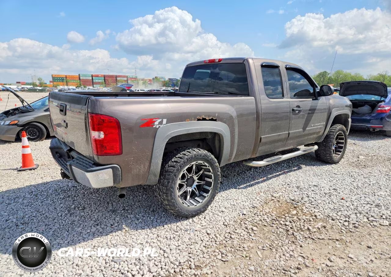 2008 Chevrolet Silverado K1500 VIN:2GCEK19J981261631 - 3