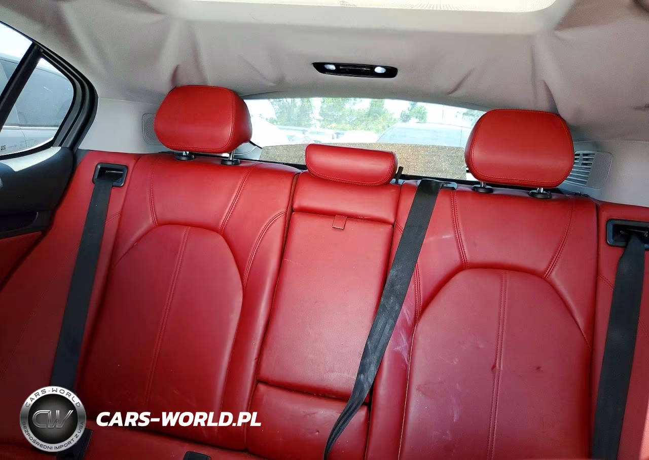 2018 Alfa Romeo Stelvio VIN:ZASFAKAN4J7B74800 - 10