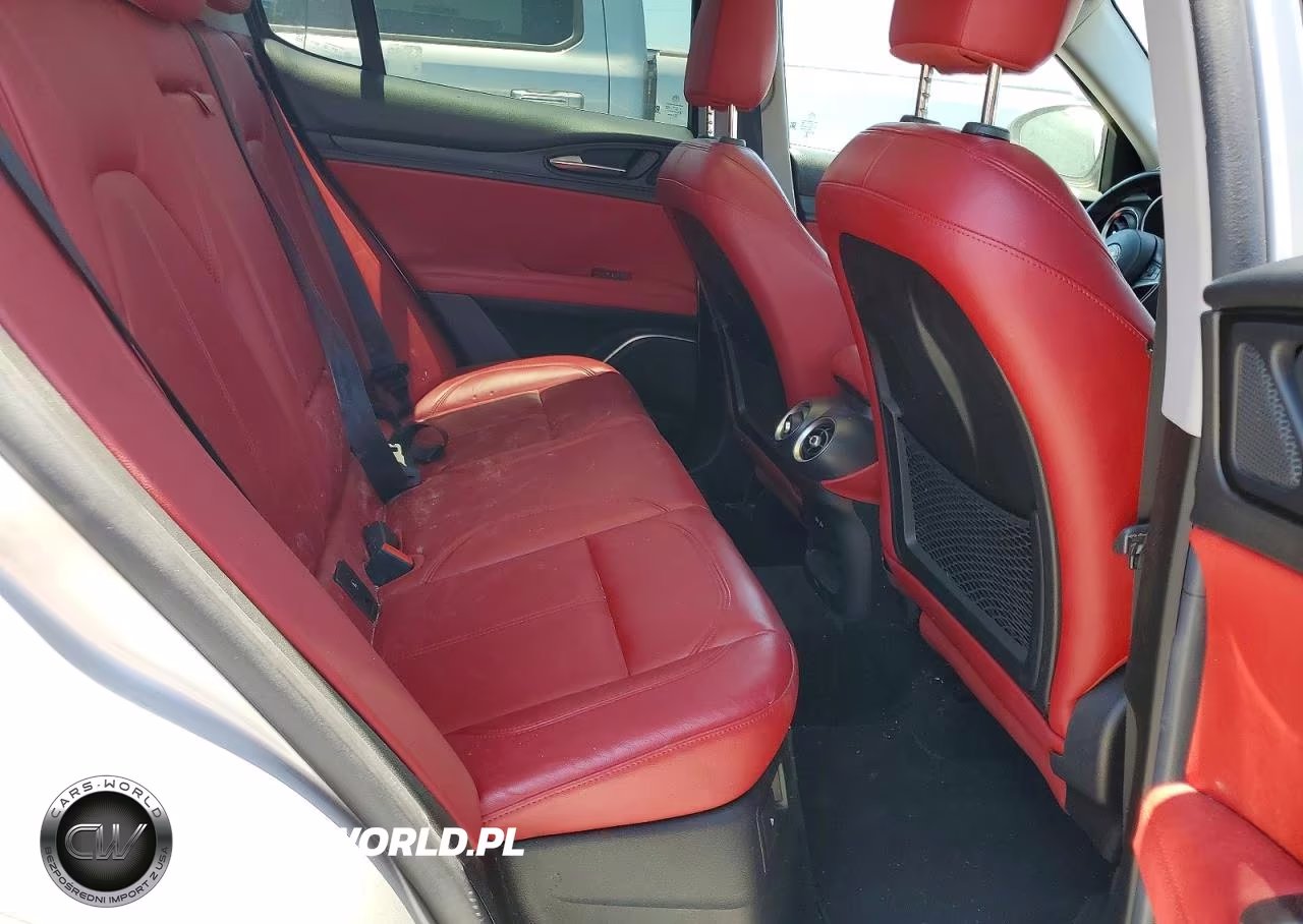 2018 Alfa Romeo Stelvio VIN:ZASFAKAN4J7B74800 - 11