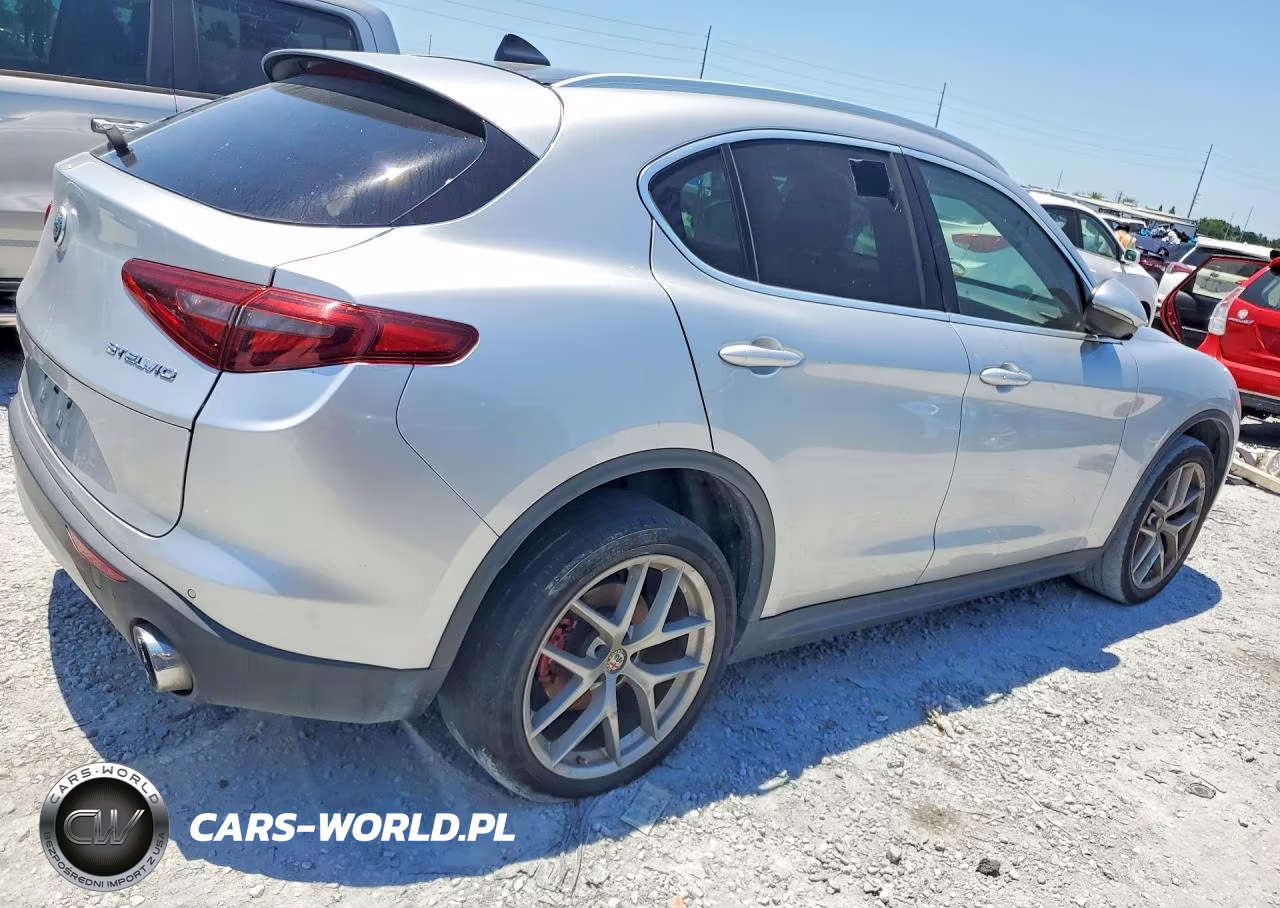 2018 Alfa Romeo Stelvio VIN:ZASFAKAN4J7B74800 - 3