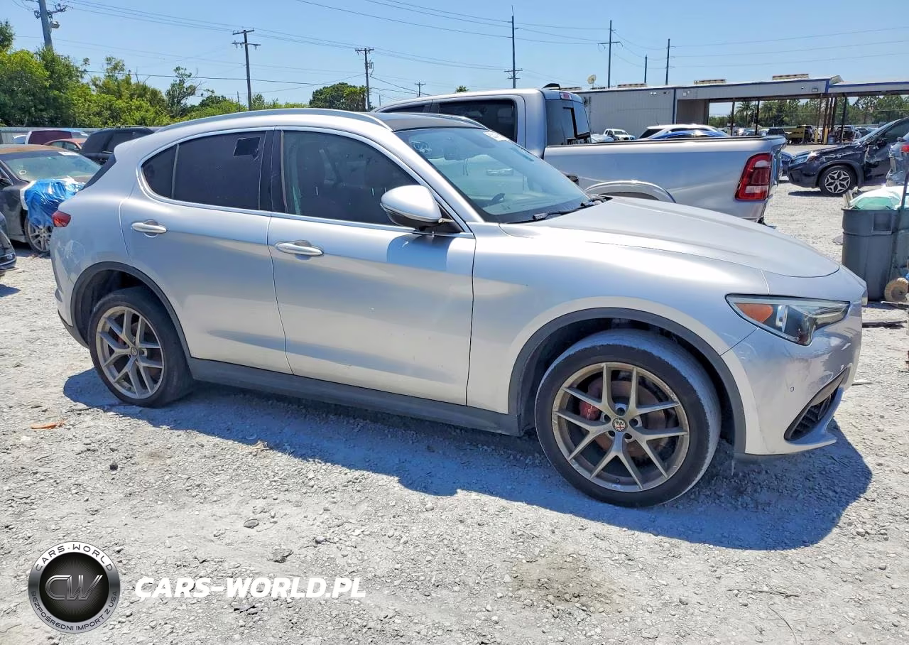 2018 Alfa Romeo Stelvio VIN:ZASFAKAN4J7B74800 - 4