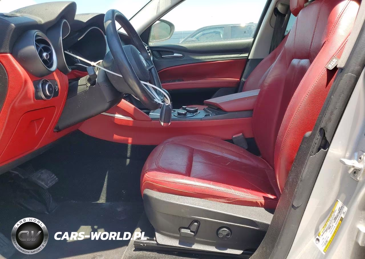 2018 Alfa Romeo Stelvio VIN:ZASFAKAN4J7B74800 - 7