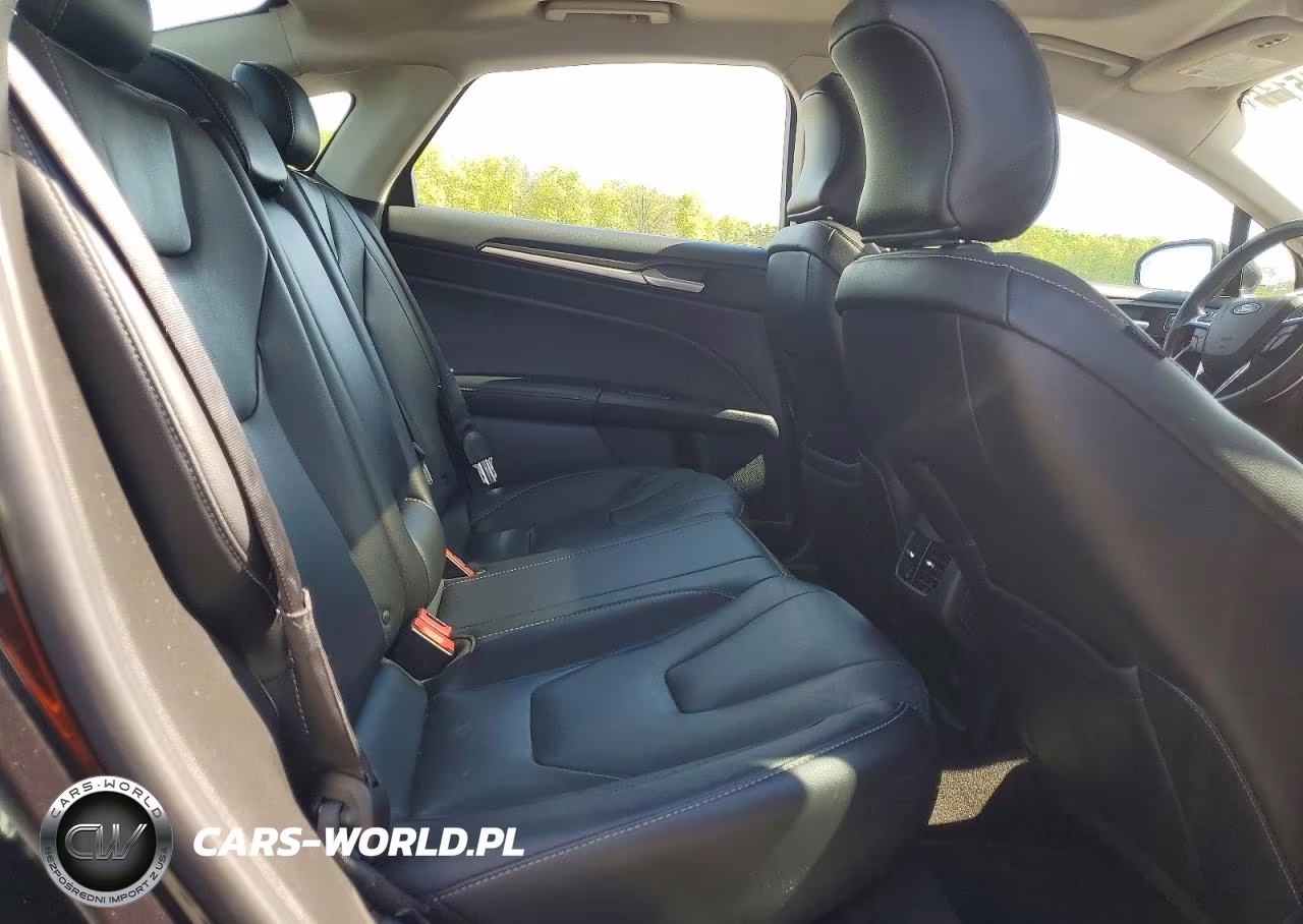 2019 Ford Fusion Titanium VIN:3FA6P0K97KR253715 - 10