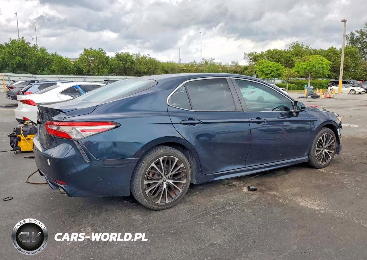 2018 Toyota Camry Se VIN:4T1B11HK8JU643266 - 3