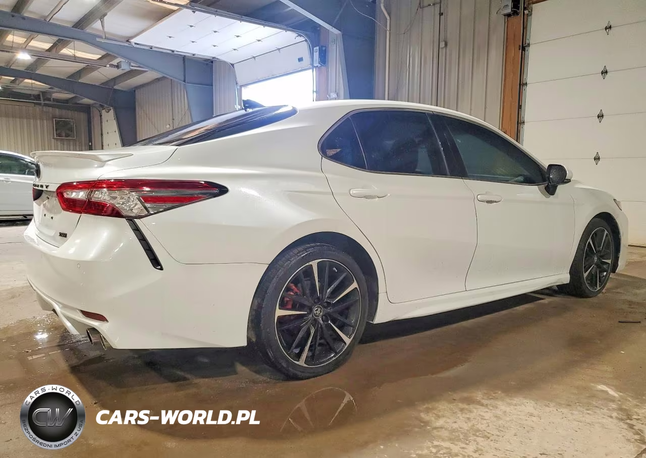 2018 Toyota Camry Xse VIN:4T1B61HK0JU052690 - 3