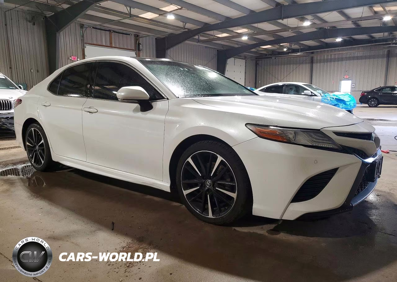 2018 Toyota Camry Xse VIN:4T1B61HK0JU052690 - 4