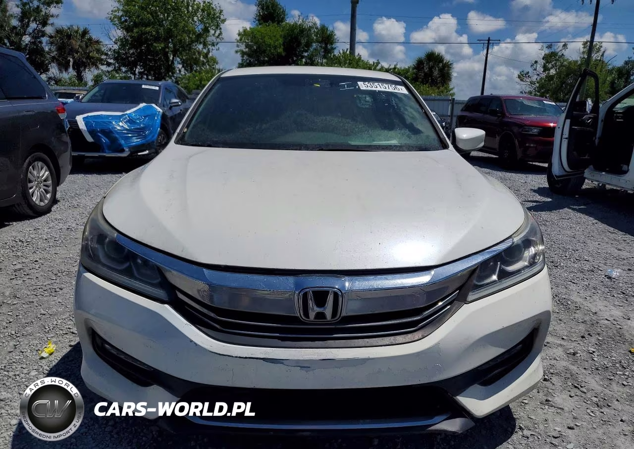 2017 Honda Accord Sport Special Edition VIN:1HGCR2F16HA231331 - 5