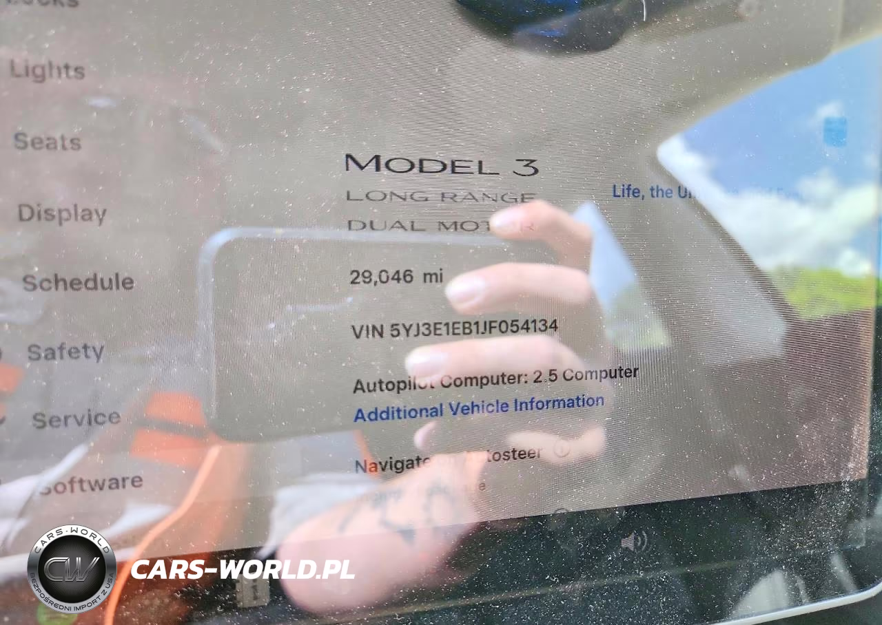 2018 Tesla Model 3 VIN:5YJ3E1EB1JF054134 - 9