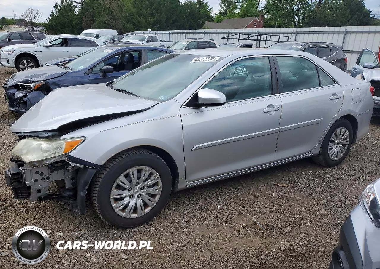 2012 Toyota Camry Le – zdjęcie 1 z 12