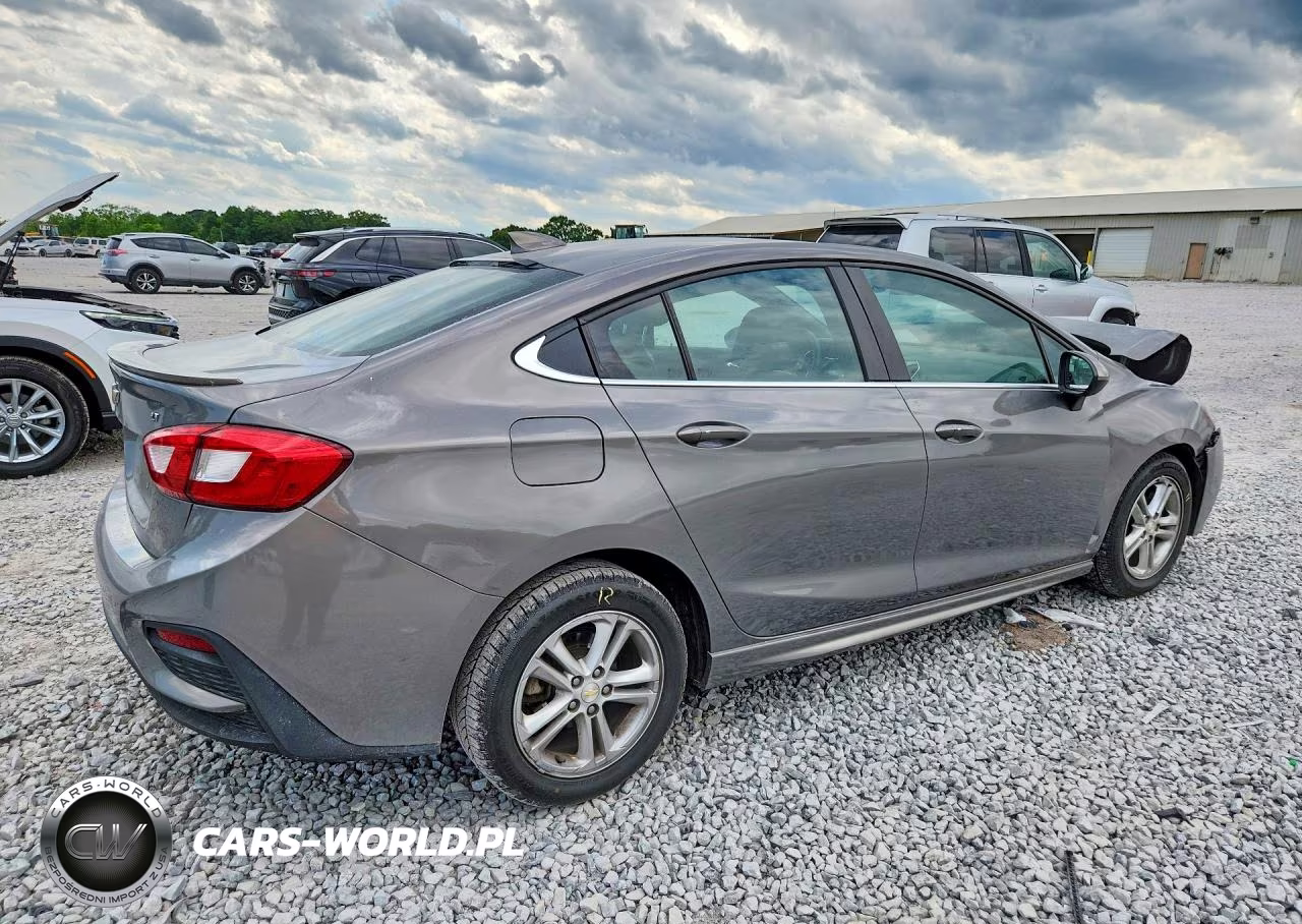 2018 Chevrolet Cruze Lt VIN:1G1BE5SM2J7159711 - 3
