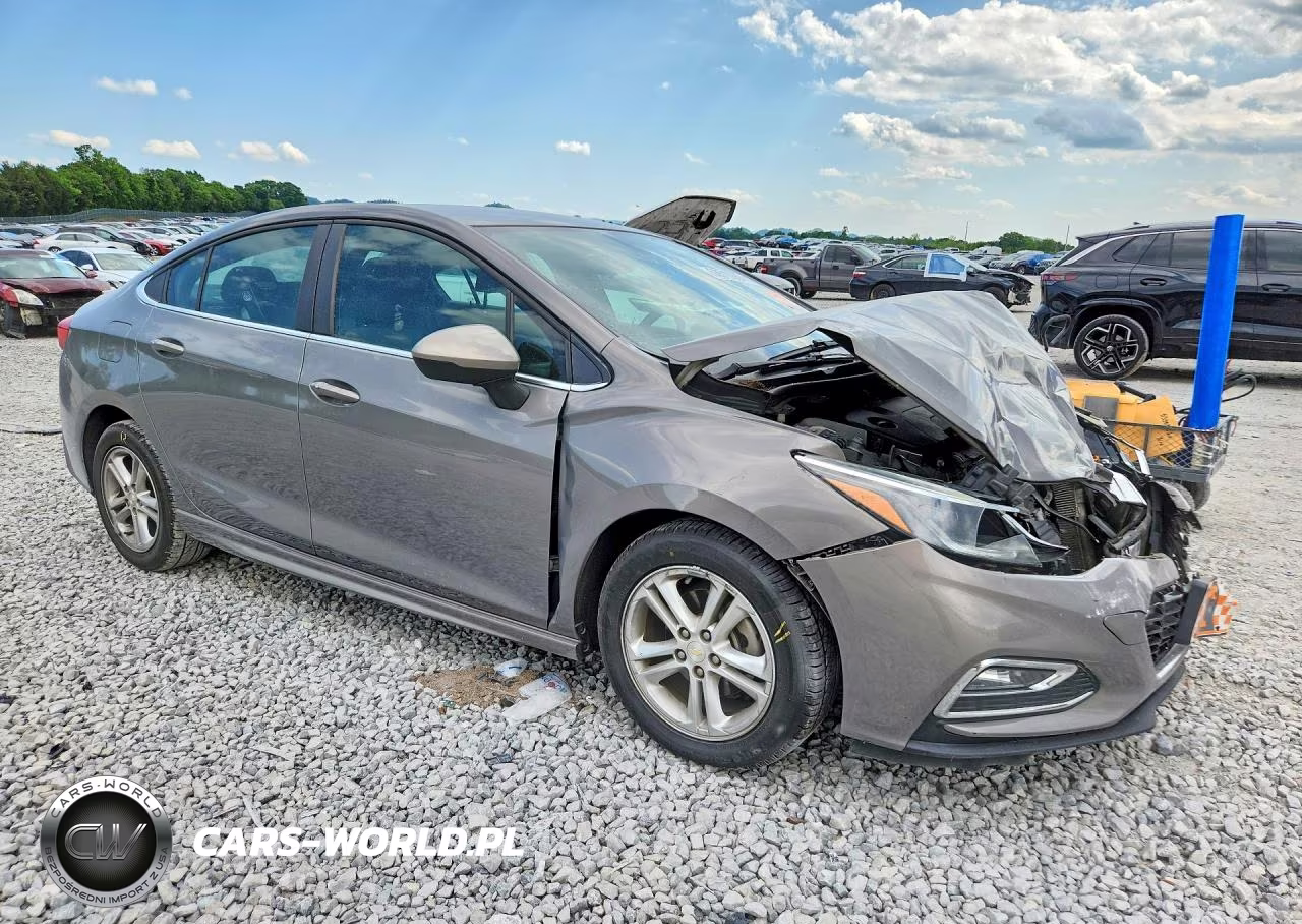 2018 Chevrolet Cruze Lt VIN:1G1BE5SM2J7159711 - 4