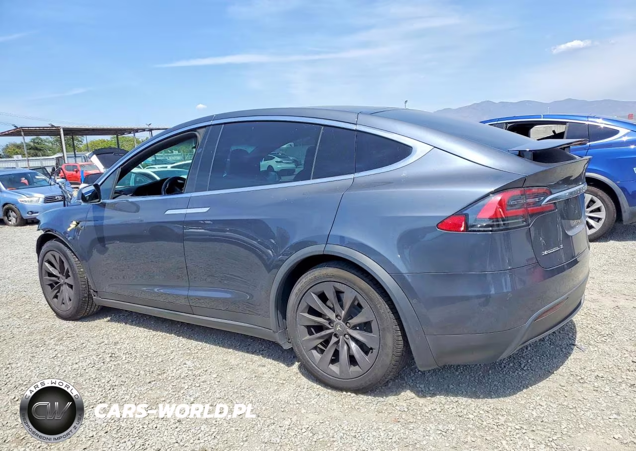 2018 Tesla Model X VIN:5YJXCAE27JF110939 - 2