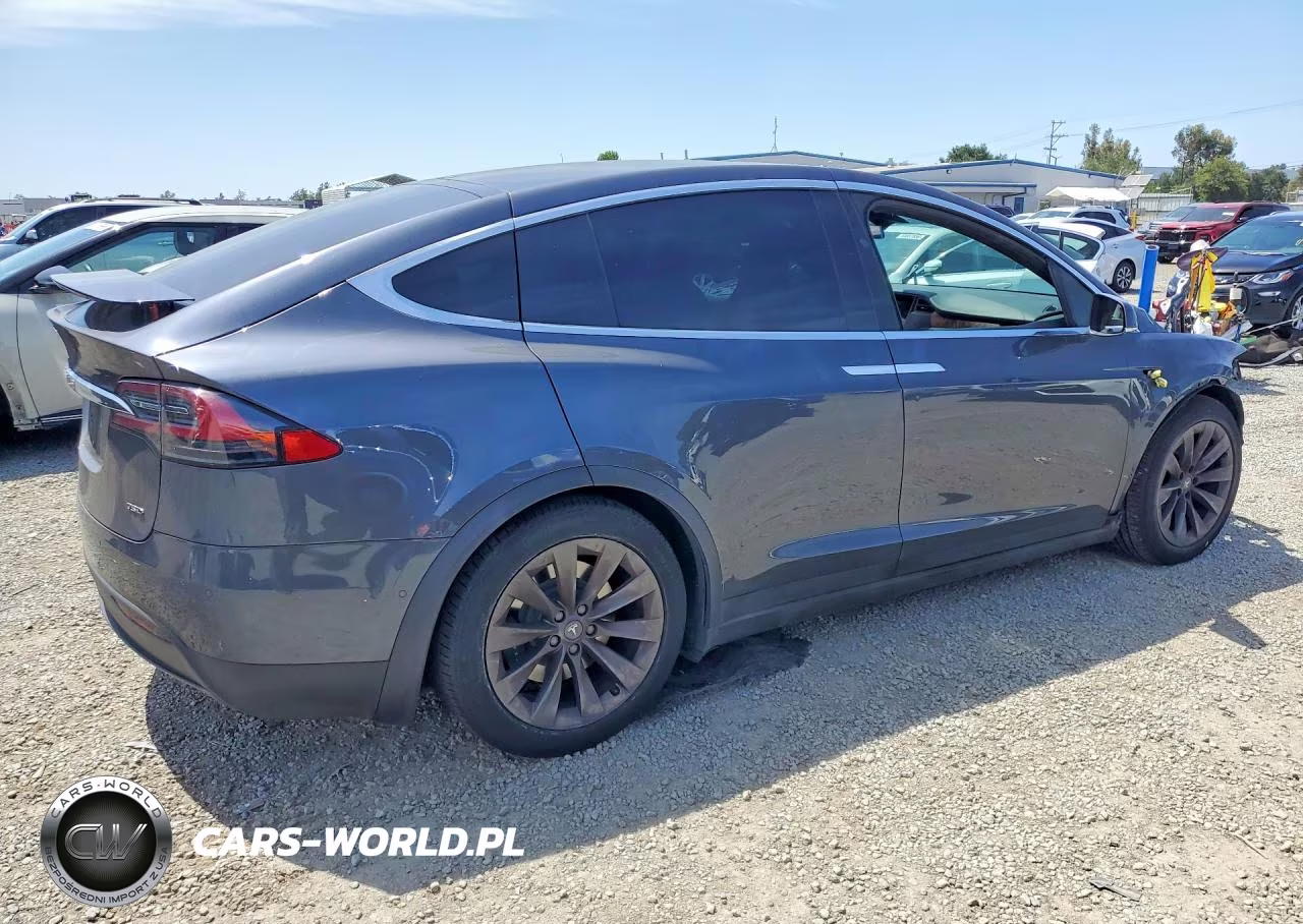 2018 Tesla Model X VIN:5YJXCAE27JF110939 - 3