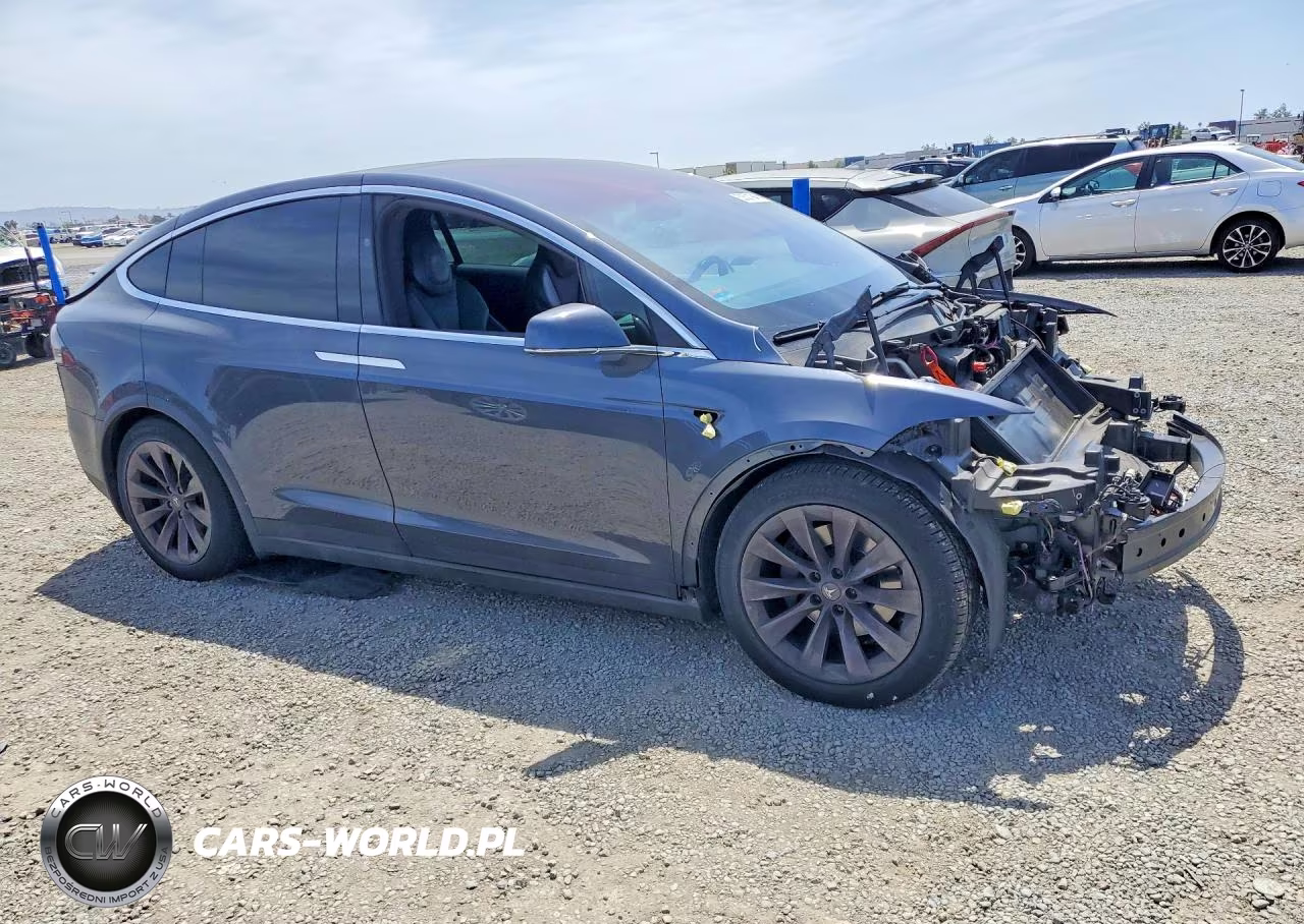 2018 Tesla Model X VIN:5YJXCAE27JF110939 - 4
