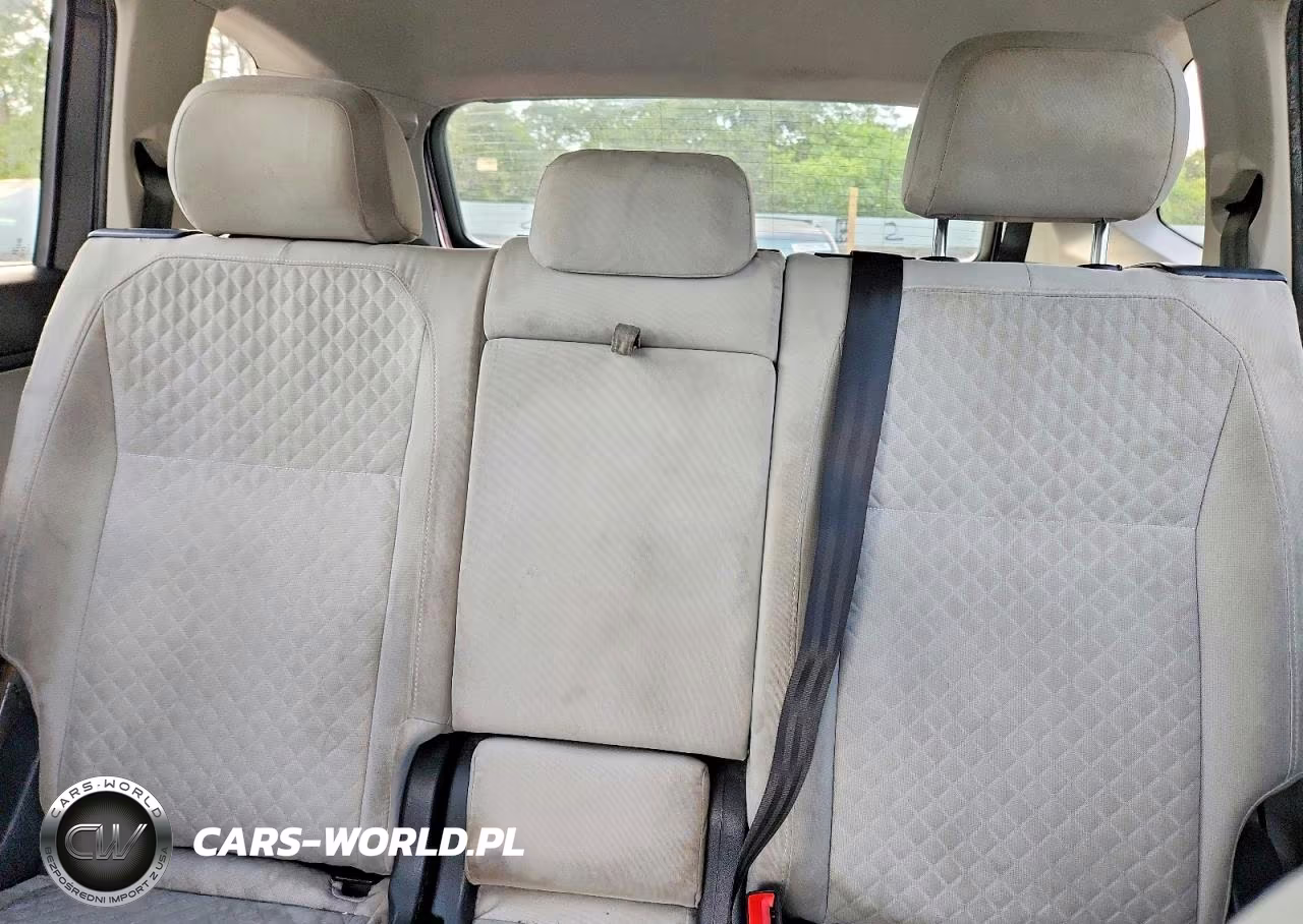 2018 Volkswagen Tiguan S VIN:3VV1B7AXXJM090521 - 10
