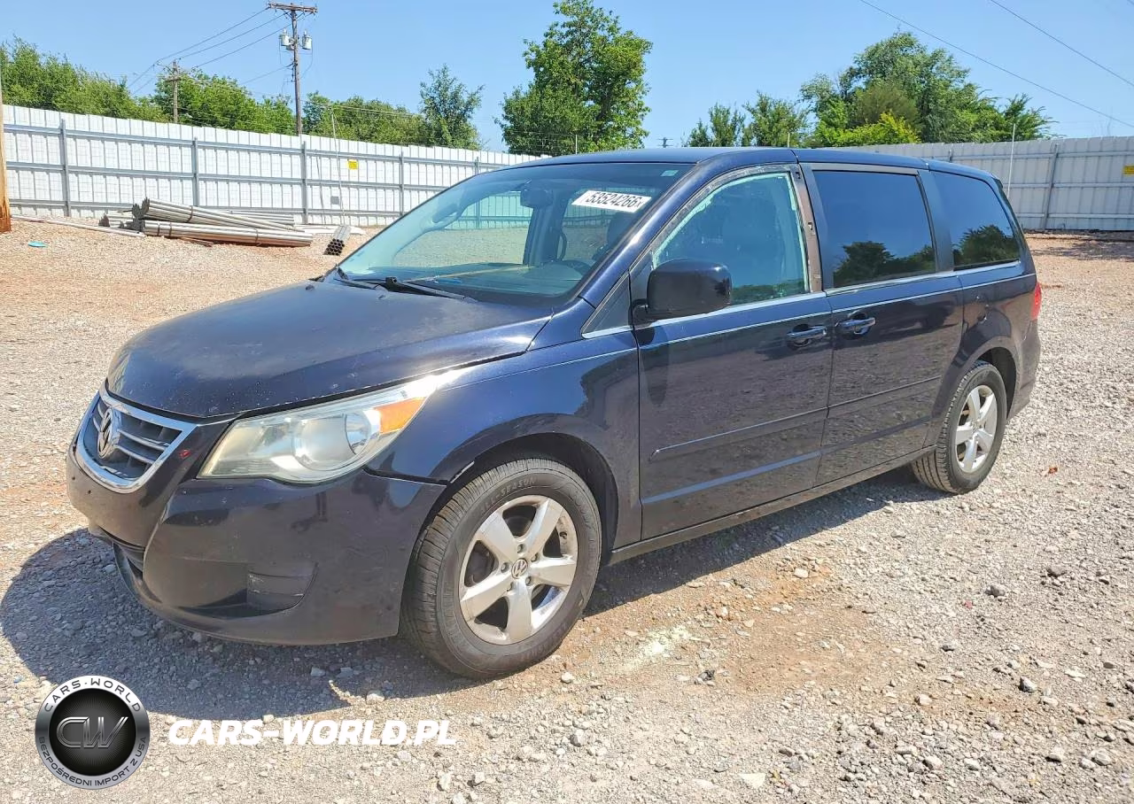 2010 Volkswagen Routan Se