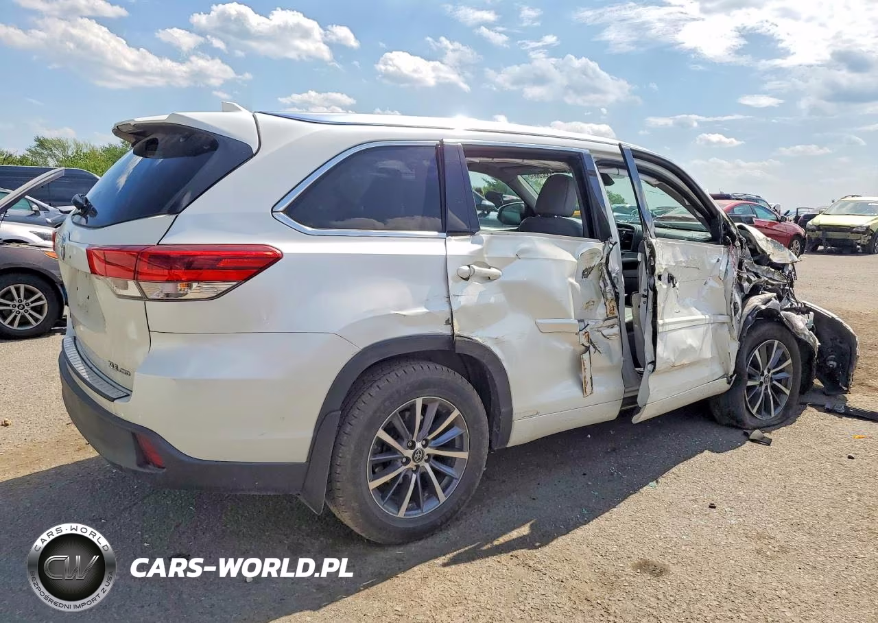 2017 Toyota Highlander Xle VIN:5TDJZRFH2HS514842 - 3