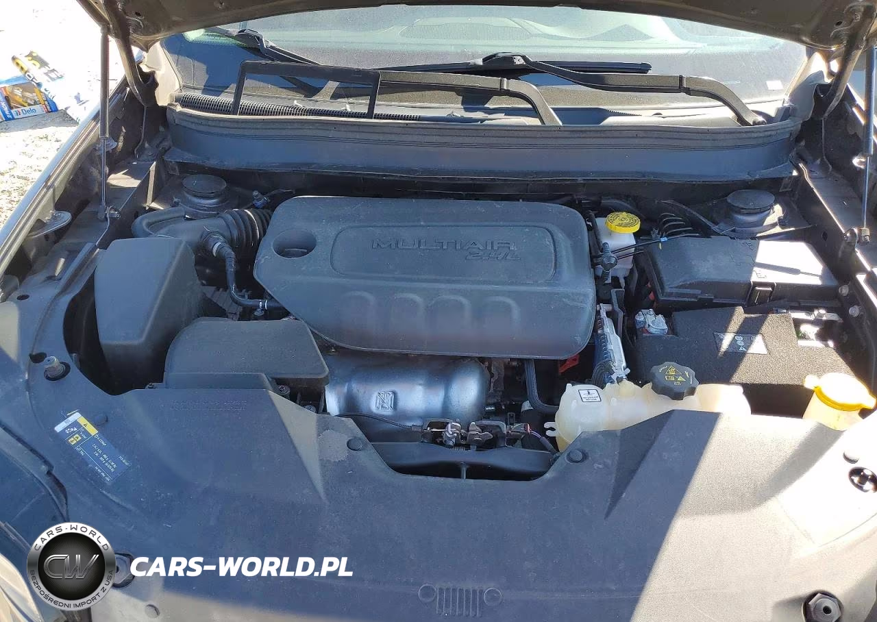 2019 Jeep Cherokee Latitude Plus VIN:1C4PJLLB0KD486427 - 12
