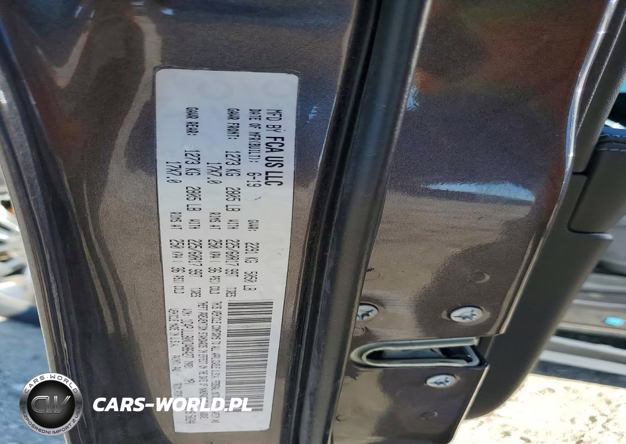 2019 Jeep Cherokee Latitude Plus VIN:1C4PJLLB0KD486427 - 13