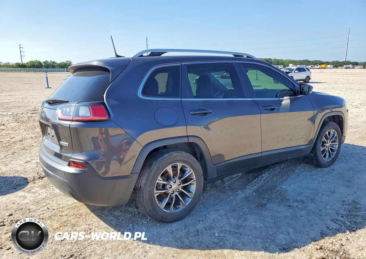 2019 Jeep Cherokee Latitude Plus VIN:1C4PJLLB0KD486427 - 3