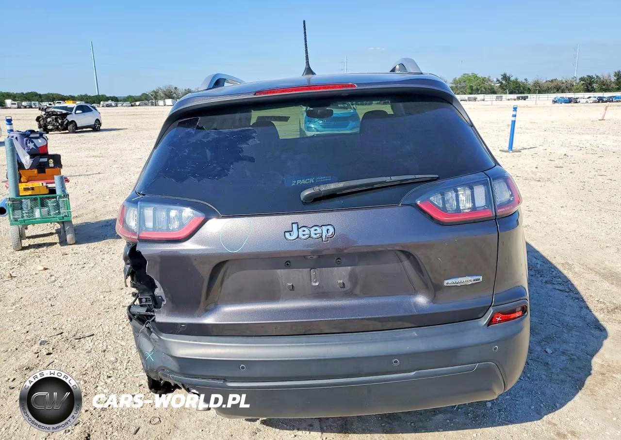 2019 Jeep Cherokee Latitude Plus VIN:1C4PJLLB0KD486427 - 6