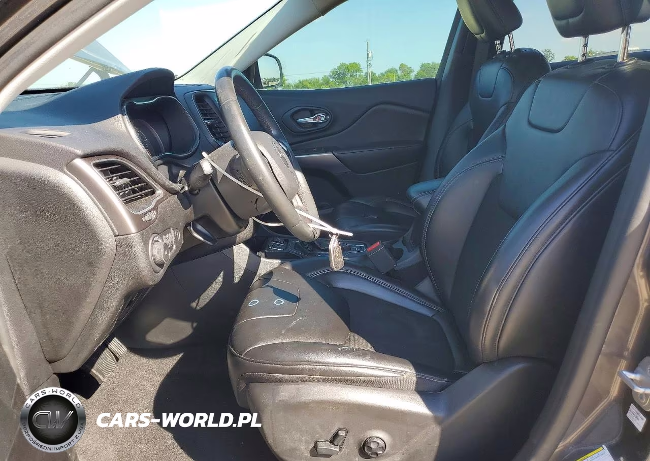 2019 Jeep Cherokee Latitude Plus VIN:1C4PJLLB0KD486427 - 7