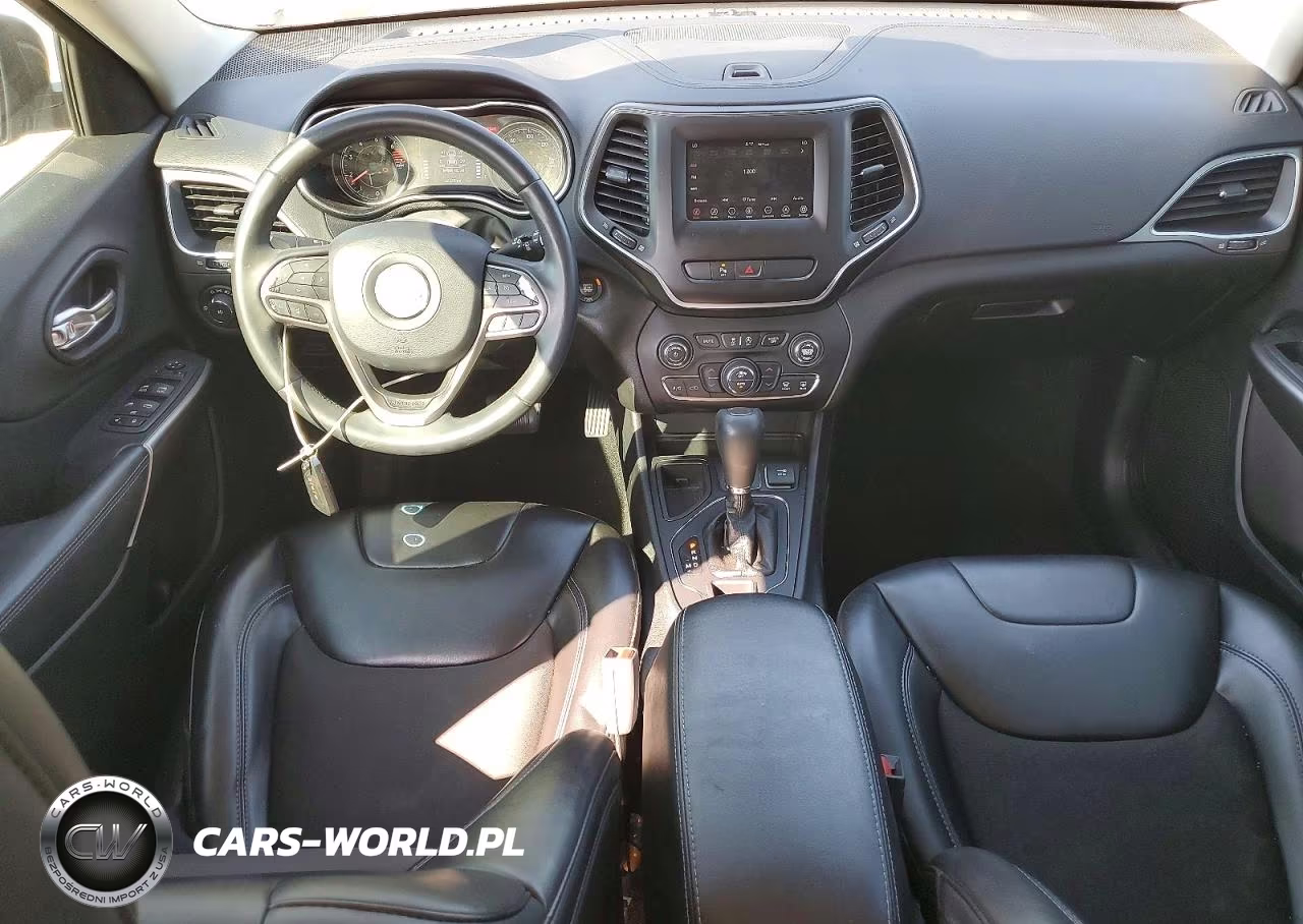 2019 Jeep Cherokee Latitude Plus VIN:1C4PJLLB0KD486427 - 8
