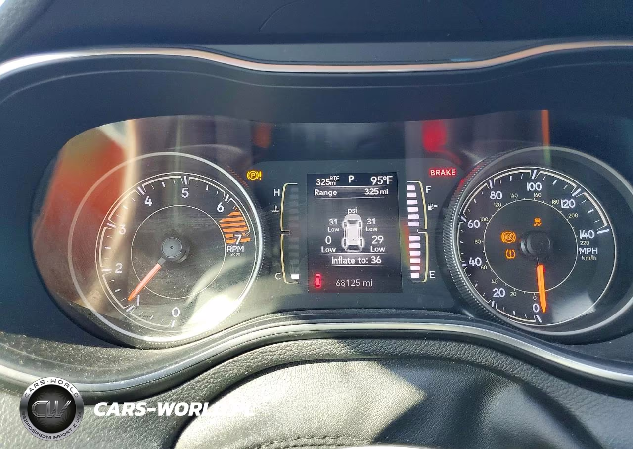 2019 Jeep Cherokee Latitude Plus VIN:1C4PJLLB0KD486427 - 9