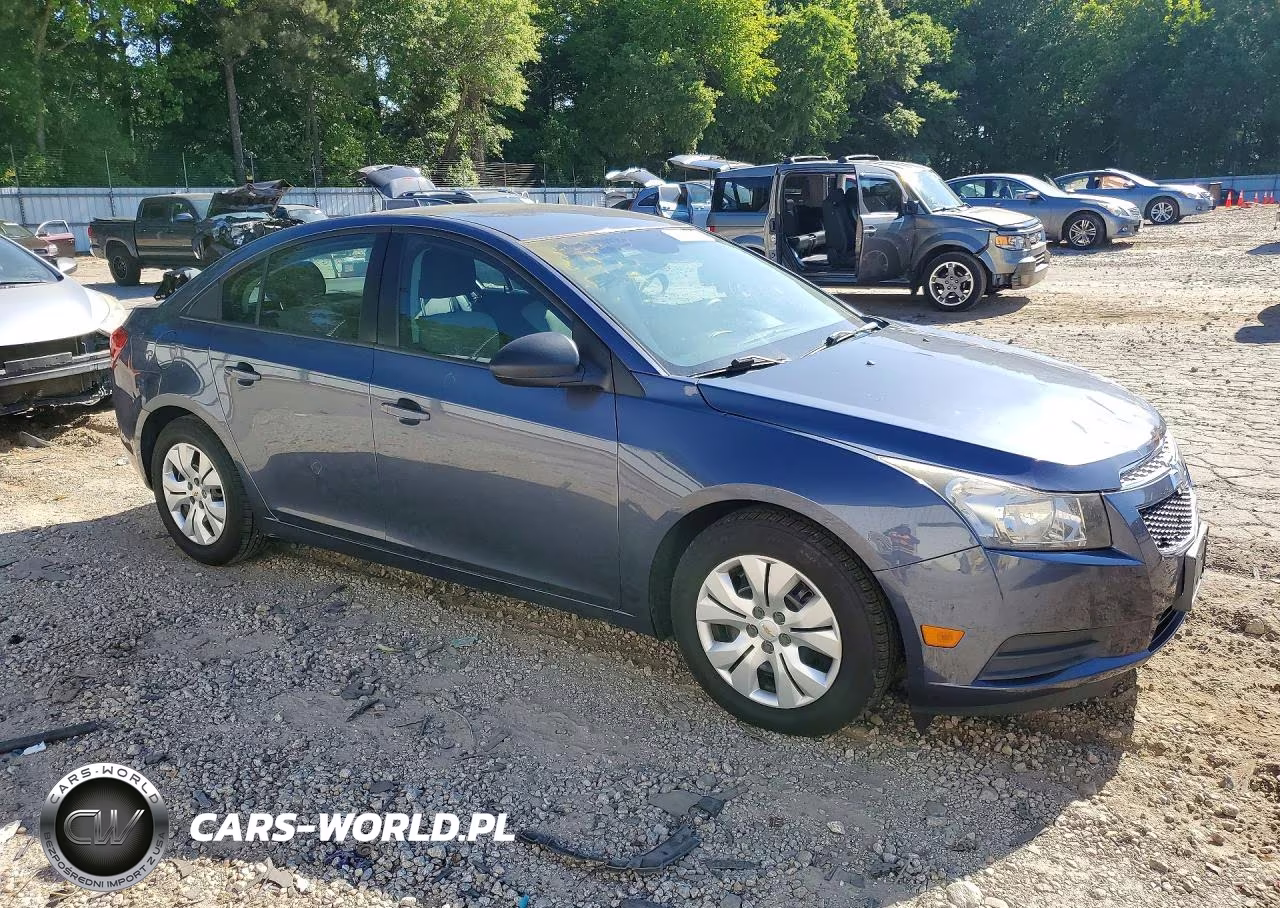 2014 Chevrolet Cruze Ls VIN:1G1PA5SG8E7368095 - 4