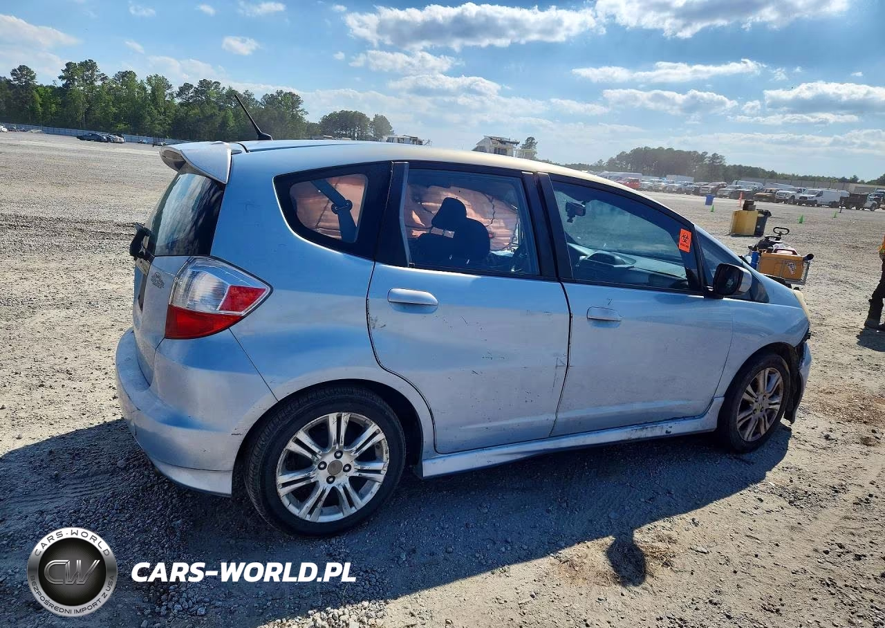 2010 Honda Fit Sport VIN:JHMGE8H44AC032938 - 3