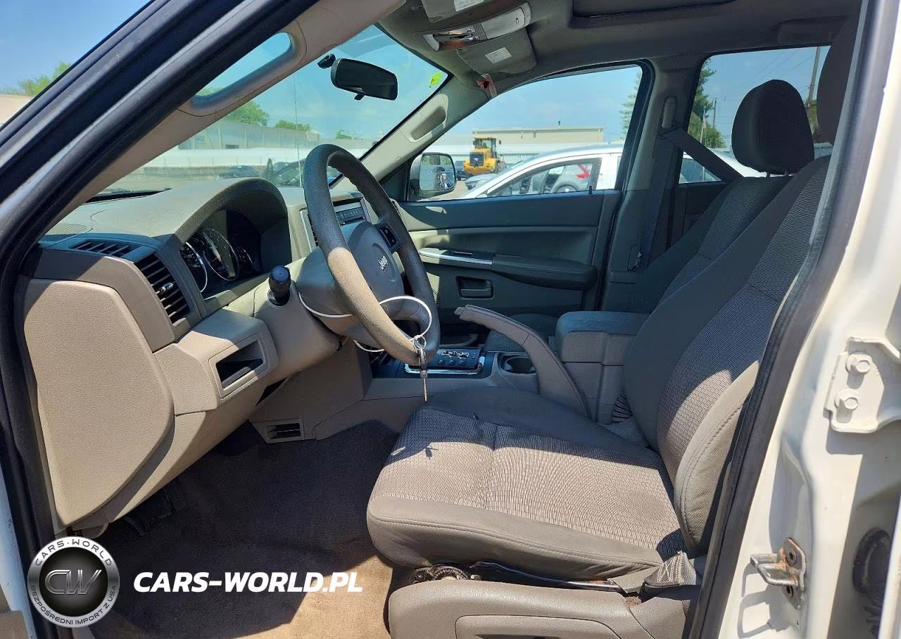 2008 Jeep Grand Cherokee Laredo VIN:1J8GR48KX8C205247 - 7