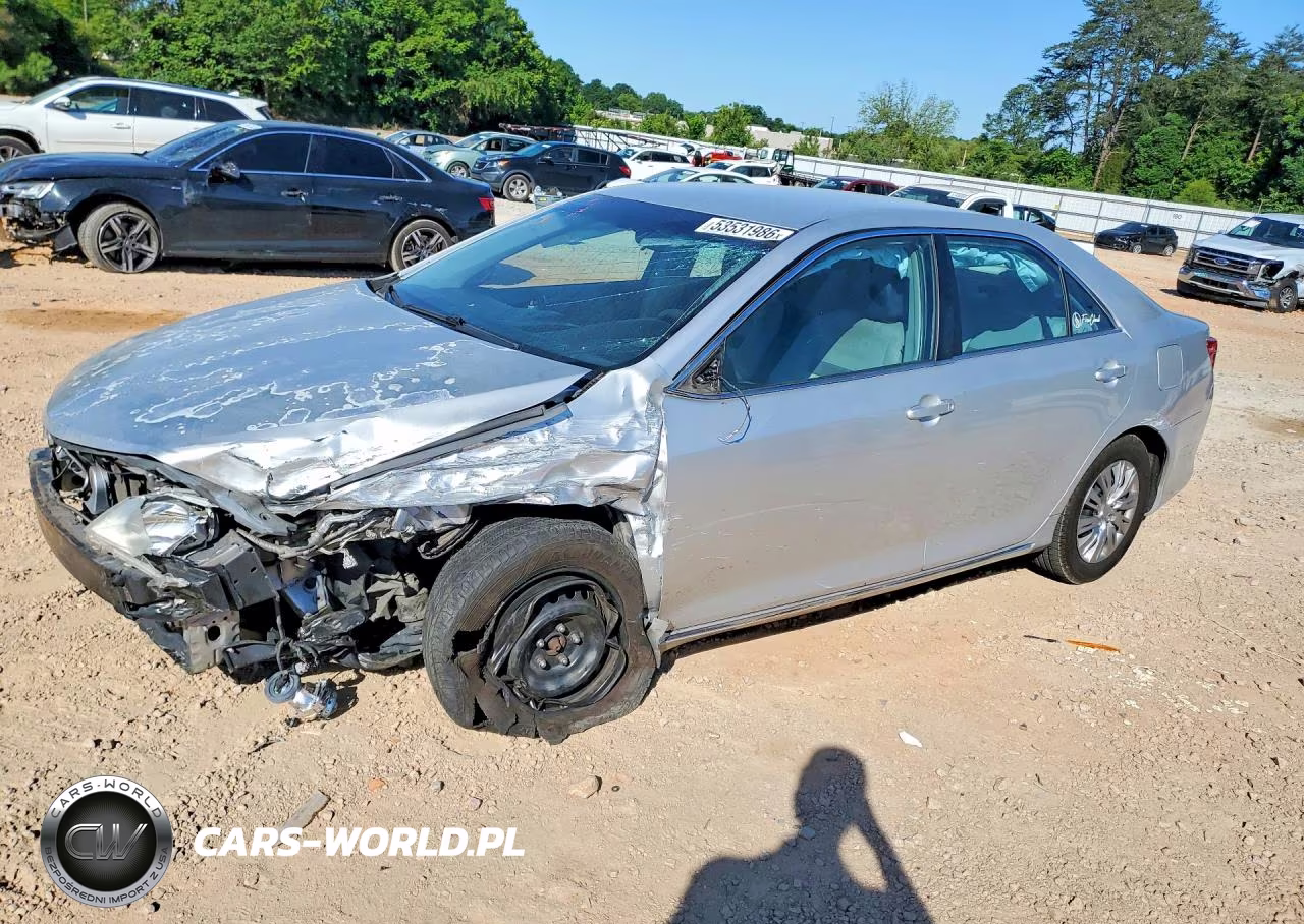 2014 Toyota Camry Le – zdjęcie 1 z 12