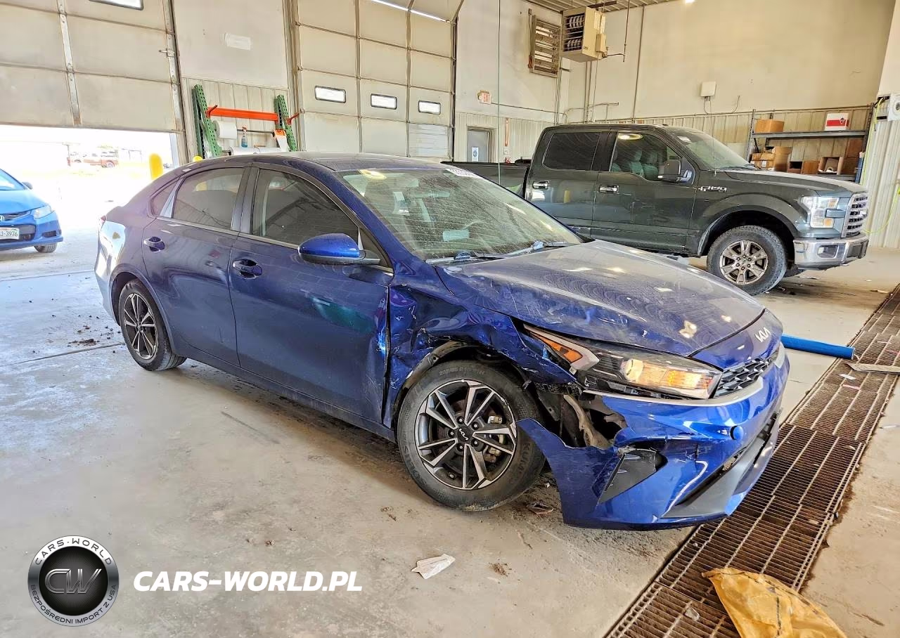 2022 Kia Forte Lxs VIN:3KPF24AD4NE453338 - 4