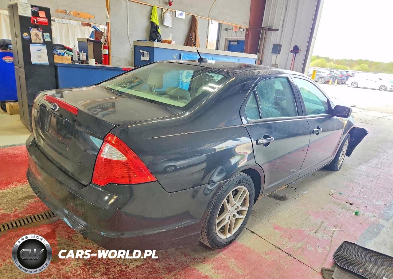 2012 Ford Fusion S VIN:3FAHP0GA8CR300019 - 3