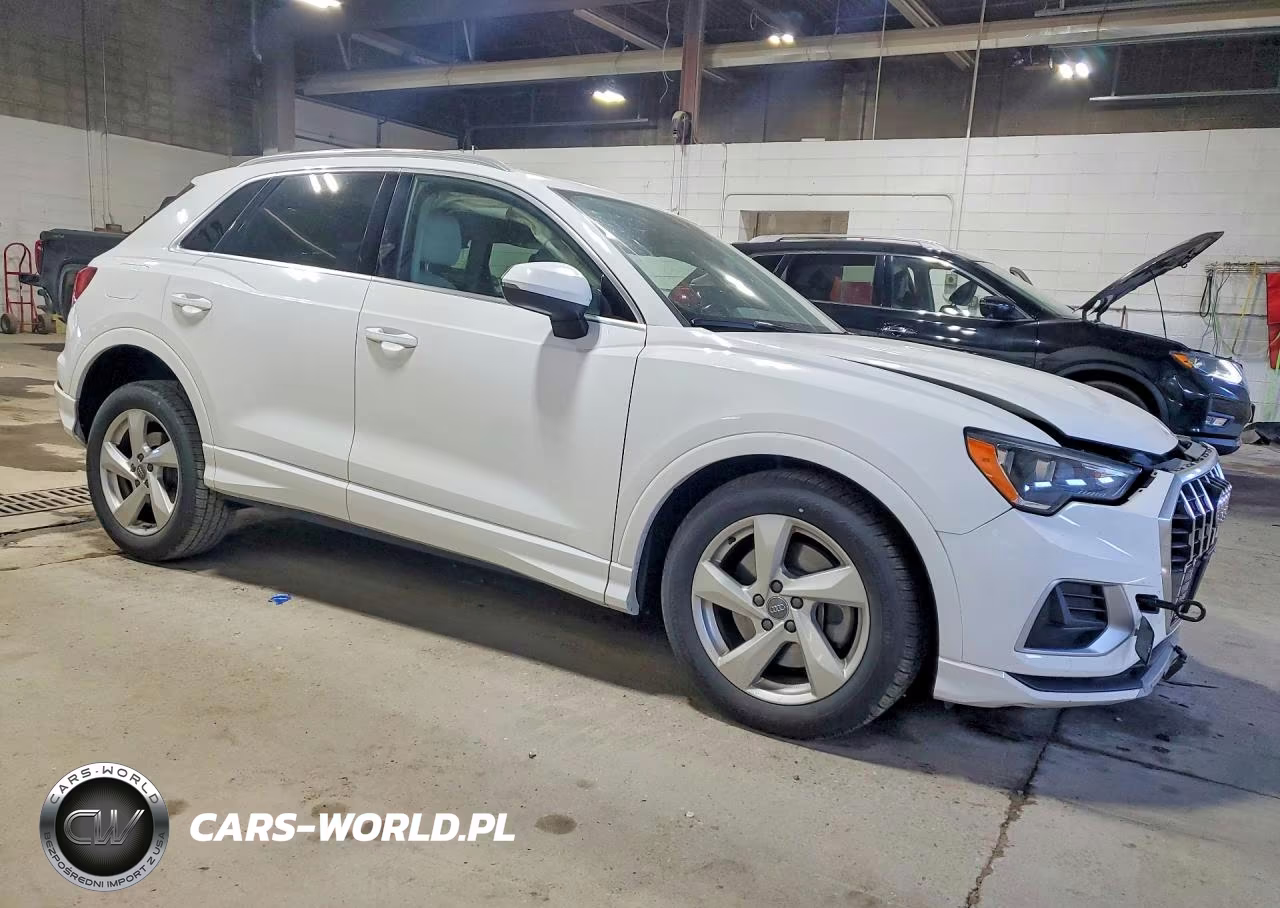 2019 Audi Q3 Premium VIN:WA1AECF37K1076623 - 4