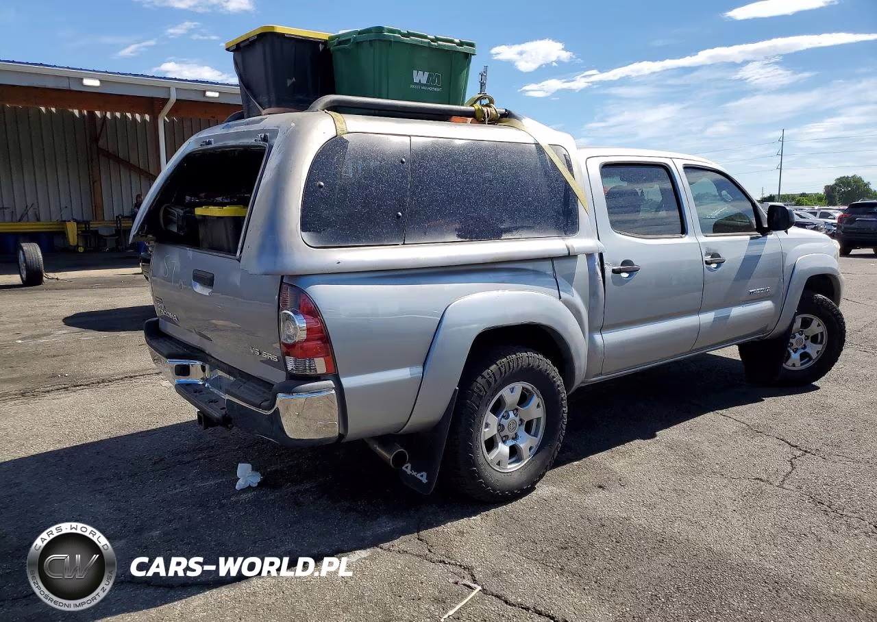 2015 Toyota Tacoma V6 VIN:3TMLU4EN9FM196832 - 3