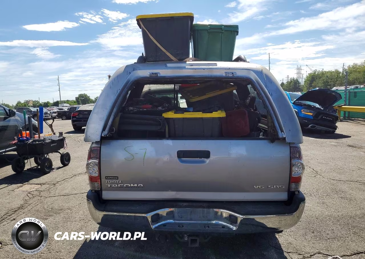2015 Toyota Tacoma V6 VIN:3TMLU4EN9FM196832 - 6