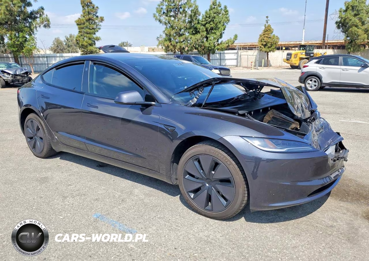 2025 Tesla Model 3 VIN:5YJ3E1EA0SF082578 - 4