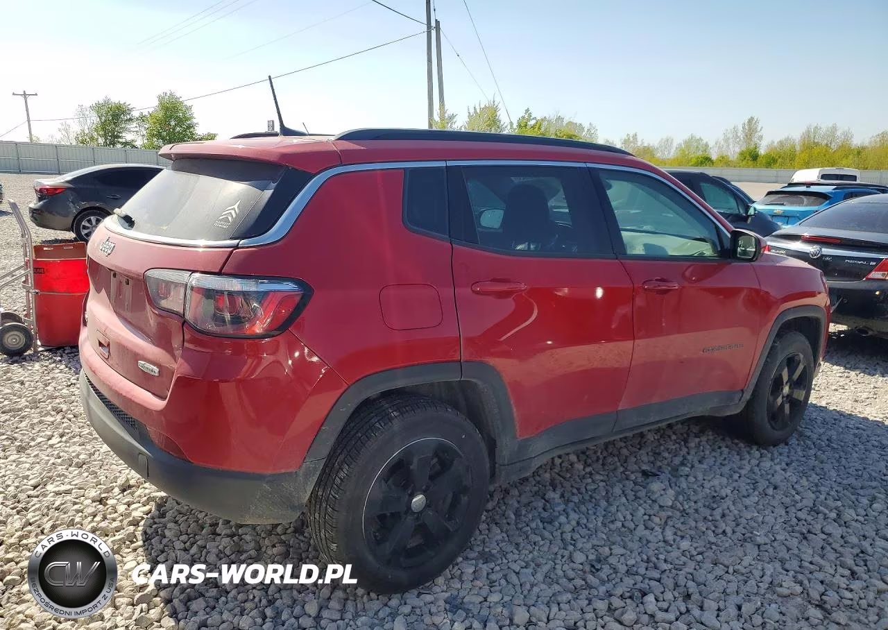 2018 Jeep Compass Latitude VIN:3C4NJDBBXJT185669 - 3