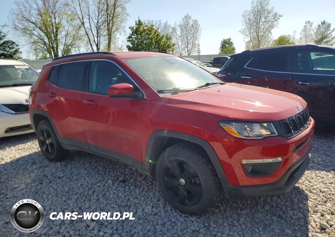 2018 Jeep Compass Latitude VIN:3C4NJDBBXJT185669 - 4