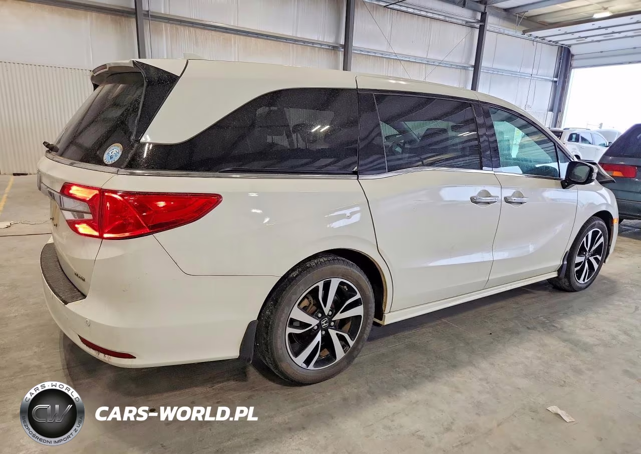 2018 Honda Odyssey Elite VIN:5FNRL6H96JB050053 - 3