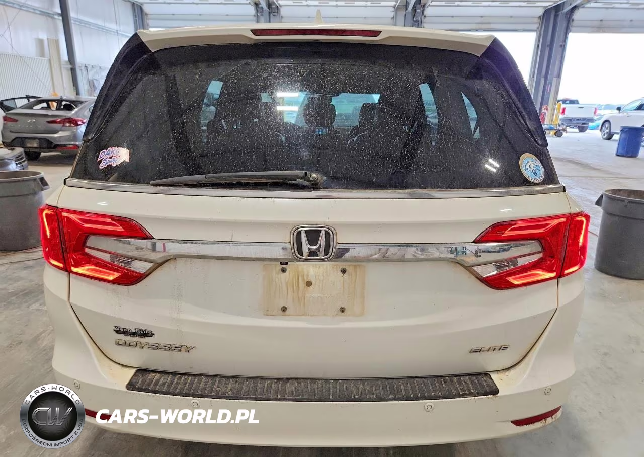 2018 Honda Odyssey Elite VIN:5FNRL6H96JB050053 - 6