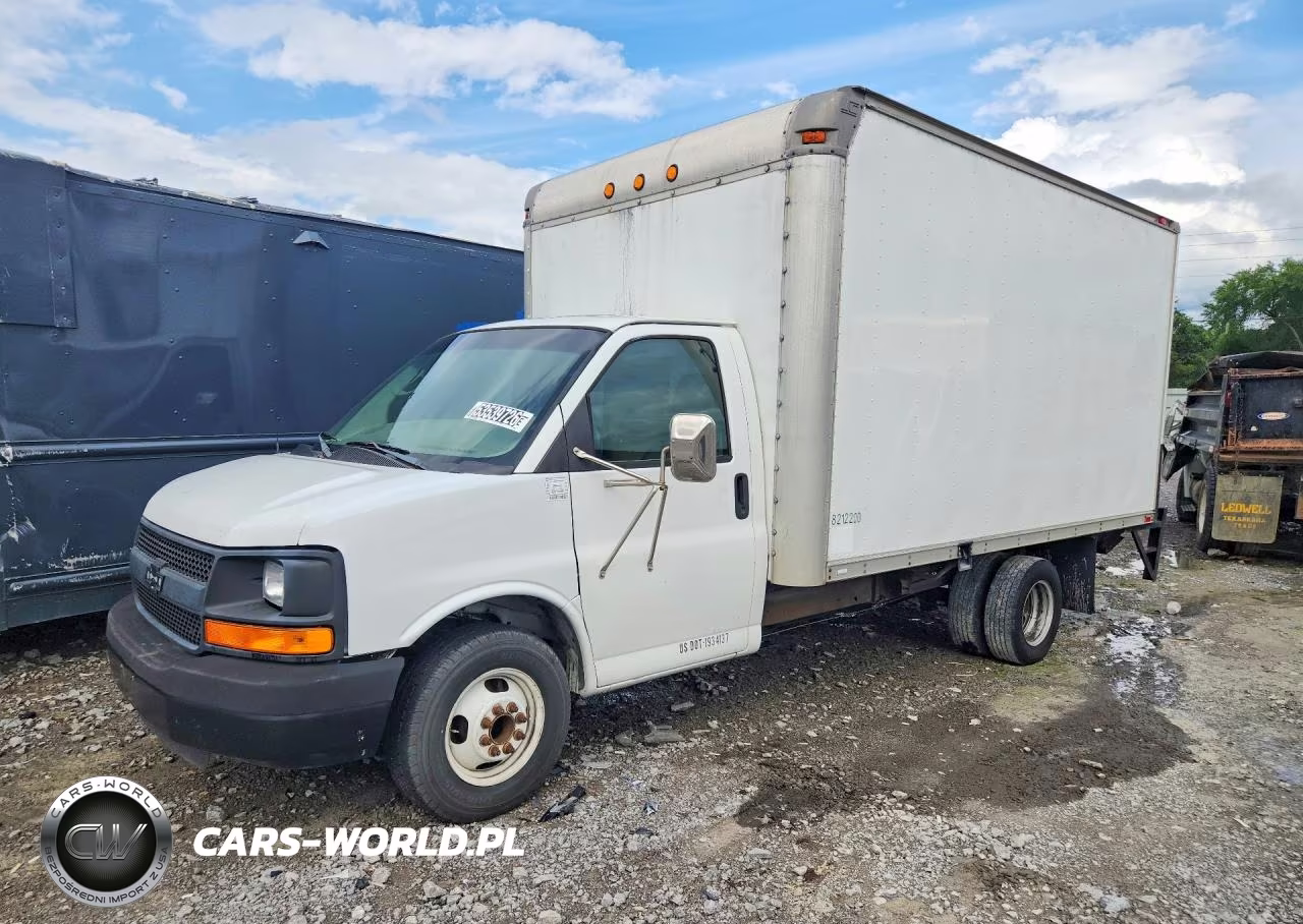 2005 Chevrolet Express Box Truck
