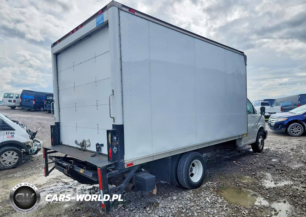 2005 Chevrolet Express Box Truck VIN:1GBHG31U051189028 - 3