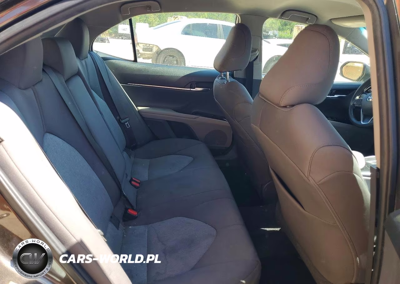 2019 Toyota Camry Le VIN:4T1B11HK5KU732357 - 10