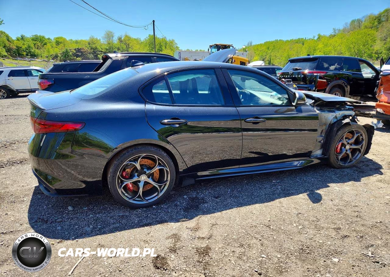 2023 Alfa Romeo Giulia Quadrifoglio VIN:ZARFAMEVXP7676787 - 3