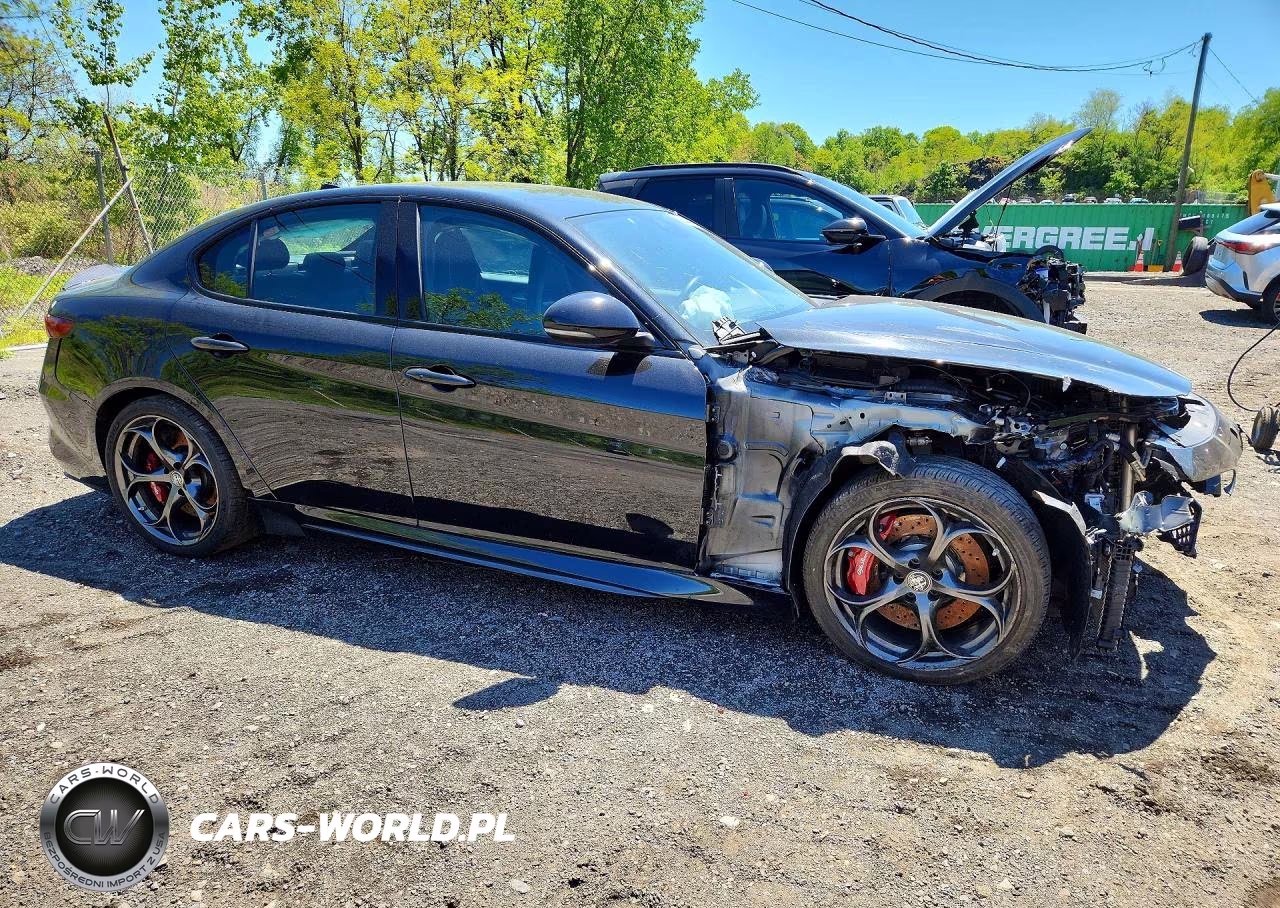 2023 Alfa Romeo Giulia Quadrifoglio VIN:ZARFAMEVXP7676787 - 4