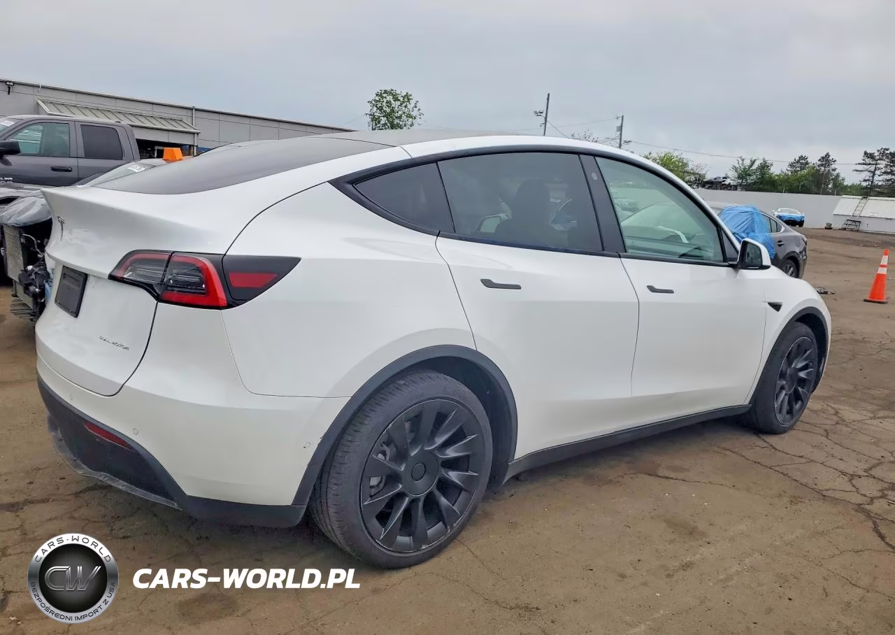2021 Tesla Model Y VIN:5YJYGDEE4MF121051 - 3