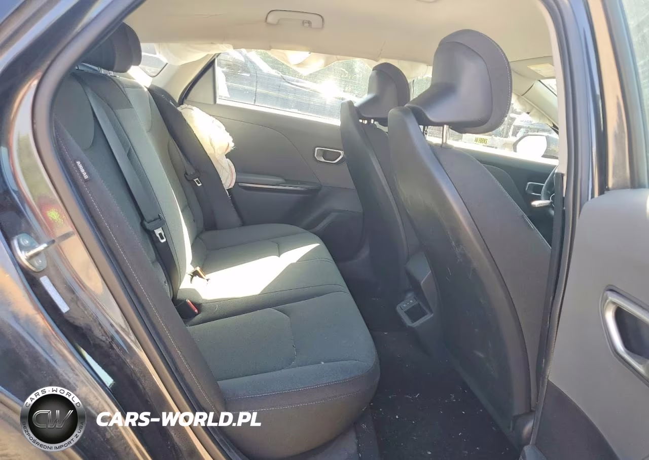 2025 Kia K4 Lxs VIN:3KPFT4DE9SE090032 - 10